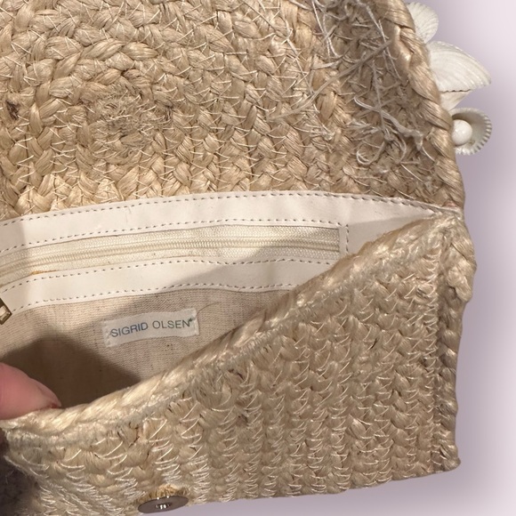 NWT Sigrid Olsen Tan Clutch with Sea Shell Embellishments - Picture 7 of 9